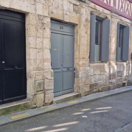 Les Bons Enfants 8 Apartment *